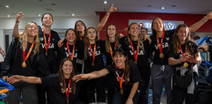 LAS CAMPEONAS DEL MUNDO REGRESARON AL PA�S